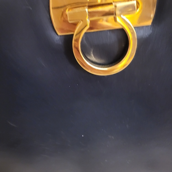 (SOLD)Authentic Salvatore Ferragamo 2 way  bag .(cluctch/crossbody bag) - Picture 4 of 8